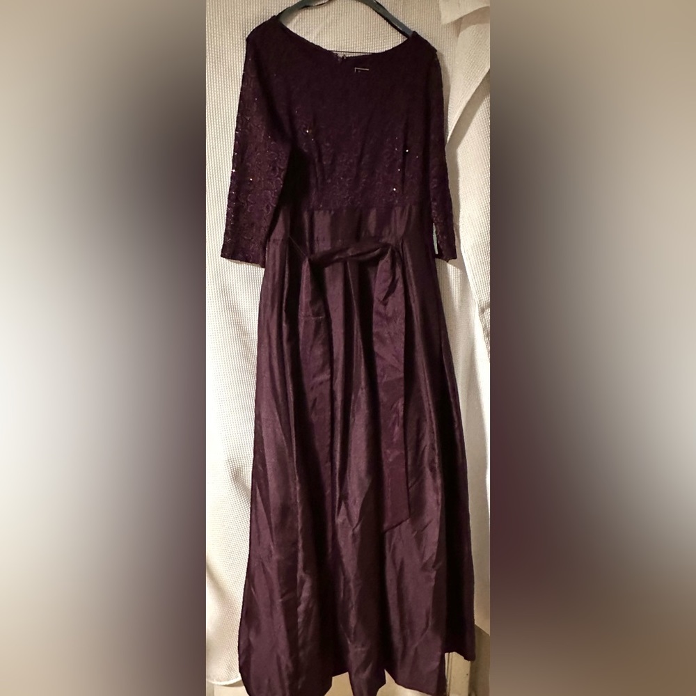 Night dress, long, beautiful color never worn
